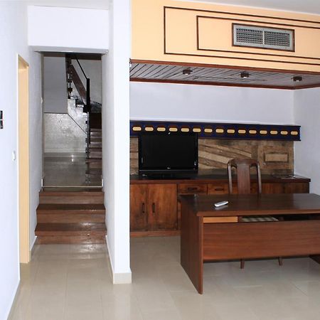 Hotel Mont Febe Яунде Экстерьер фото