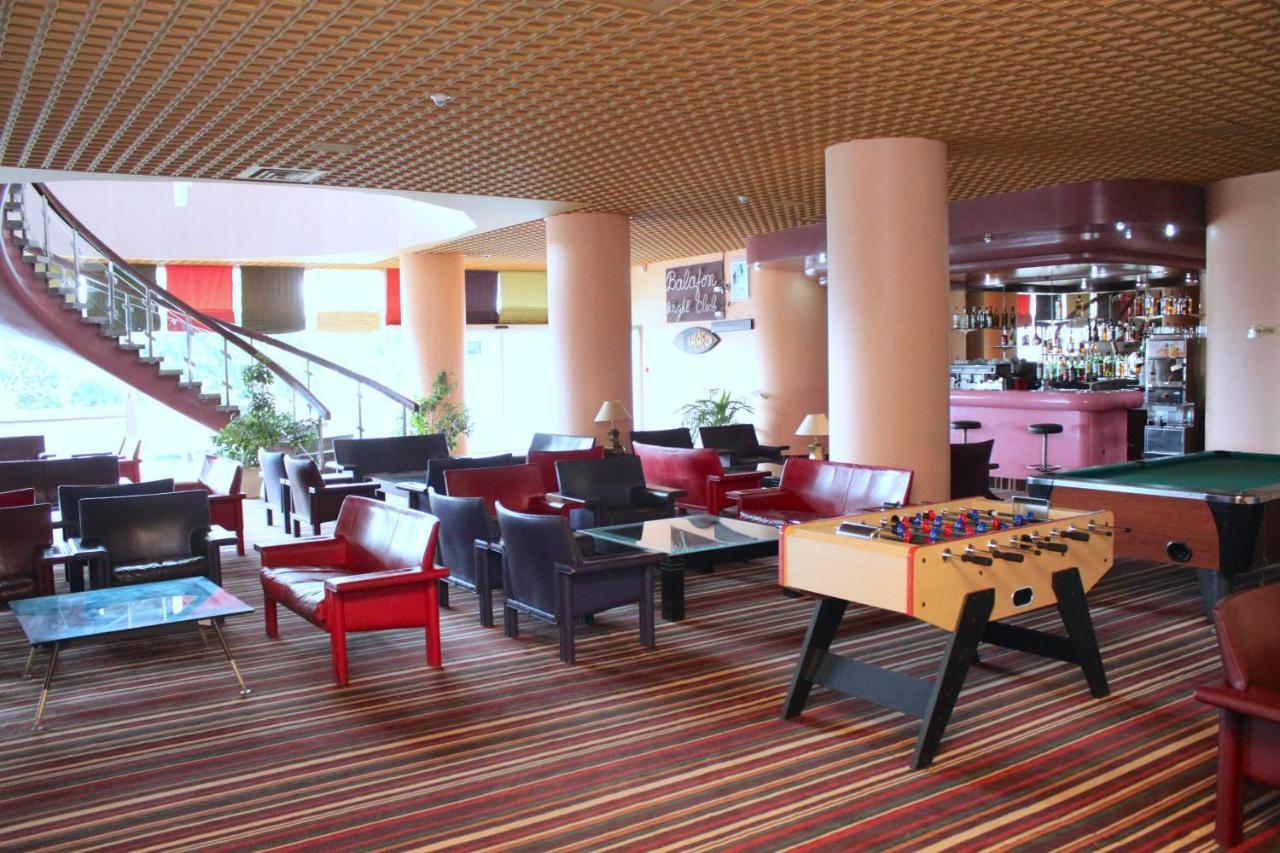 Hotel Mont Febe Яунде Экстерьер фото
