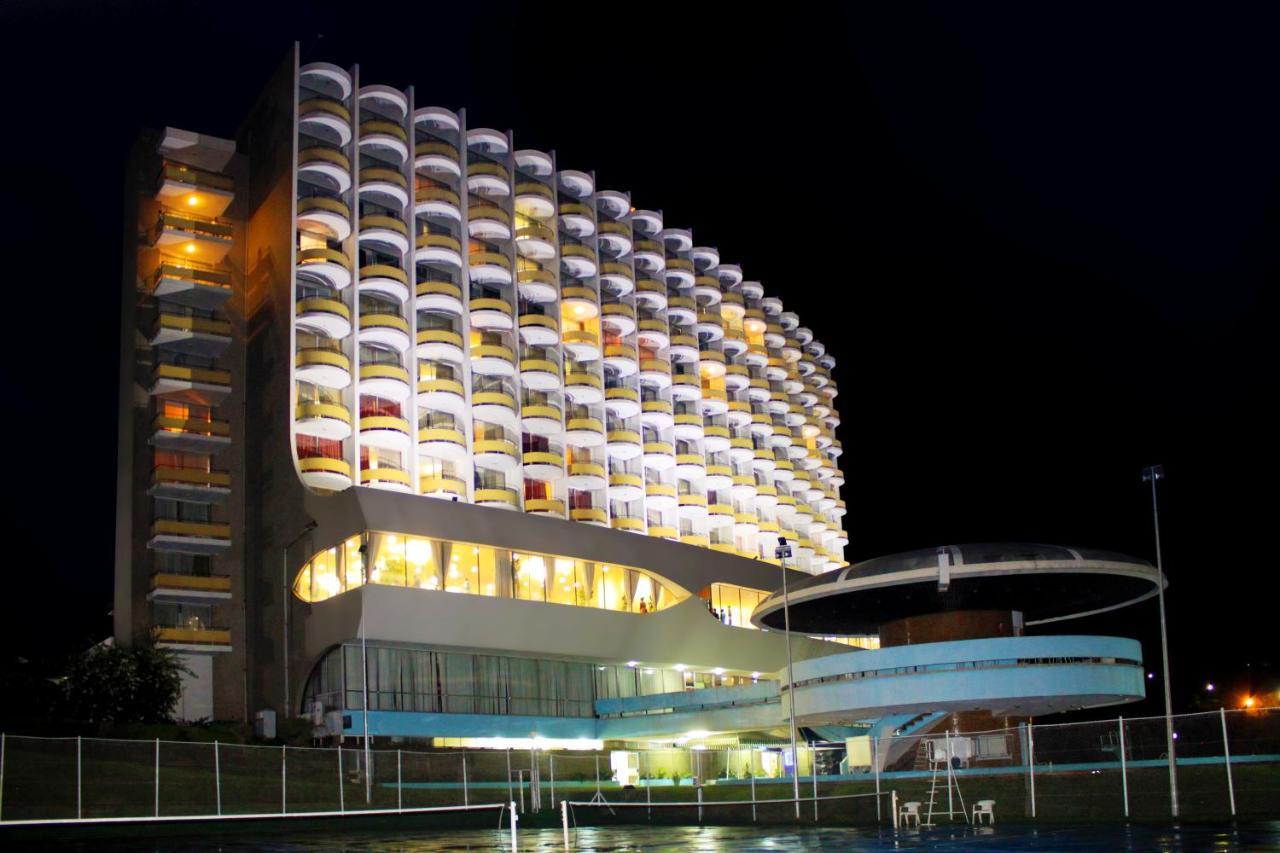 Hotel Mont Febe Яунде Экстерьер фото