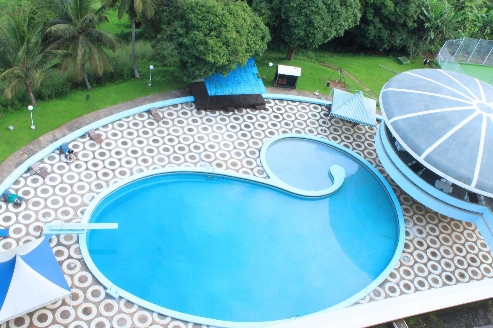 Hotel Mont Febe Яунде Экстерьер фото
