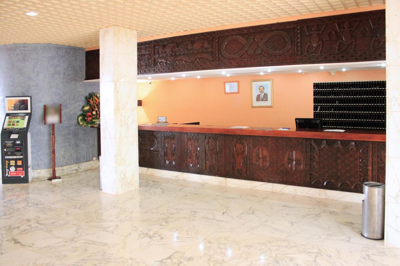 Hotel Mont Febe Яунде Экстерьер фото